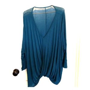Blue/Teal 3/4 sleeve twisted bottom top